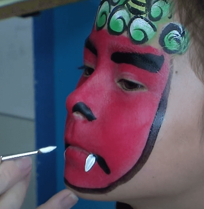 Japanese face paint design Step 8