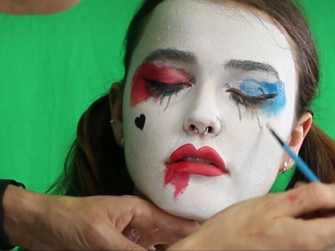 Face Paint Harley Quinn design Step 9