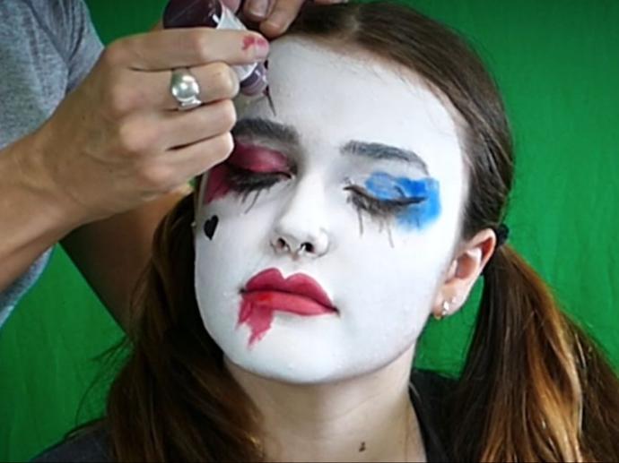 Face Paint Harley Quinn design Step 10